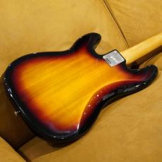 Squier Classic Vibe '60s P Bass, Laurel Fingerboard, 3-Color Sunburst_8