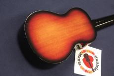 MAHALO Red Burst Soprano with Gear Tuners_3