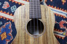 Martin 【エキゾチックな杢目個体・テナー】 T1K #40410【Martinチューナ-&クロス、教本付き】_4