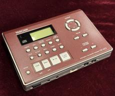 TASCAM CD-GT2 ポータブルCDギタートレーナー