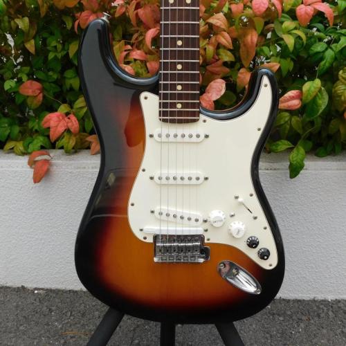 Fender ROLAND G-5 VG STRAT