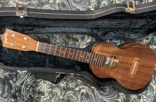 Pupukea Ukulele     Concert-Standard　2006年製　with Pickup ププケア　ウクレレ