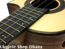 Akira Niihori Ukulele [Cobra] グランドコンサート サイドホール カッタウェイ #02042 イングルマンスプルース/ハワイアンコア_15