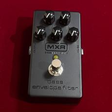 MXR M82B Blackout Series Bass Envelope Filter 【限定カラー】