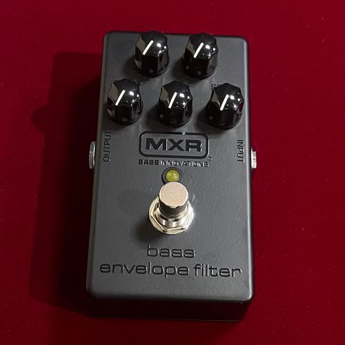 MXR M82B Blackout Series Bass Envelope Filter 【限定カラー】