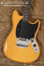 Fender 1977 Mustang_3