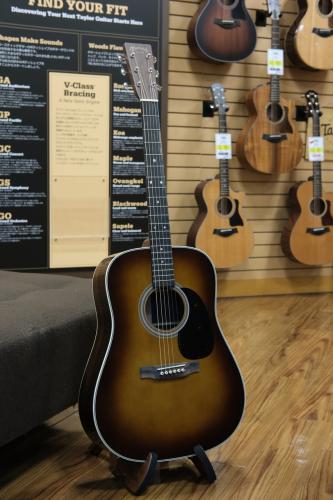 Martin D-28 Standard / Amber Tone