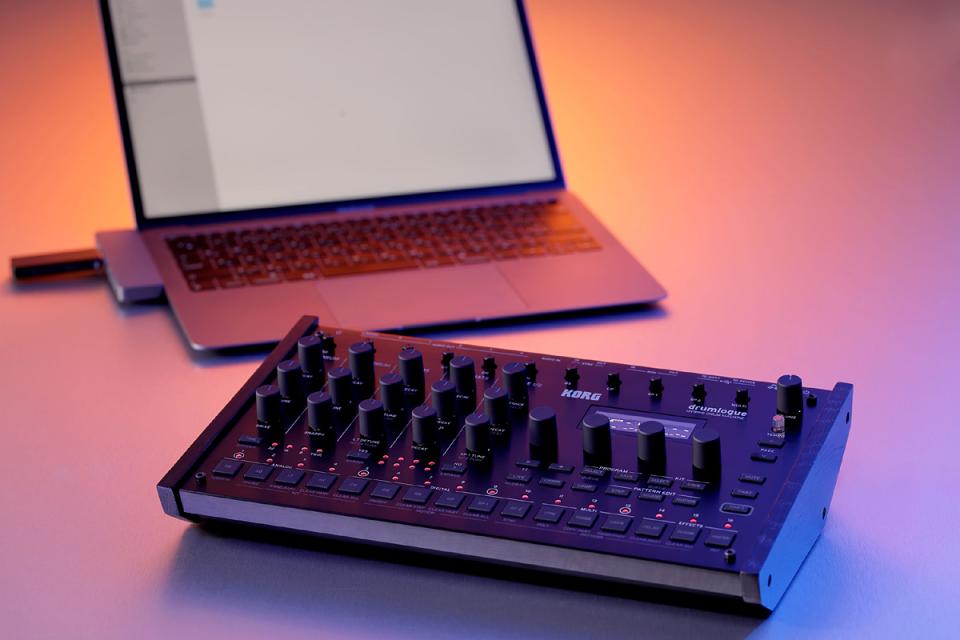 KORG 【数量限定特価】drumlogue -Hybrid Drum Machine-《ドラム