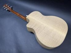 Larrivee VM-09 Flame Maple 2001年製 / Master Grade Canadian Sitka Spruce Top・Master Grade Flame Maple Side and Back・Mahogany Neck・Ebony Fingerboard and Bridge・Maple Binding・Abalone Rosette・ Clear Pick guard_6