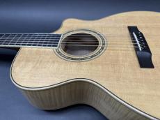 Larrivee VM-09 Flame Maple 2001年製 / Master Grade Canadian Sitka Spruce Top・Master Grade Flame Maple Side and Back・Mahogany Neck・Ebony Fingerboard and Bridge・Maple Binding・Abalone Rosette・ Clear Pick guard_13