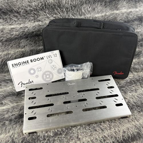 Fender Professional Pedal Boards Medium w/Engine Room LVL12 Power Supply