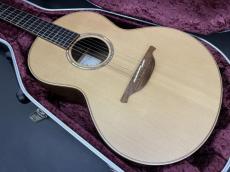 Lowden S-35 2008年製 / S-Series Body・Solid Adirondack Spruce Top・Solid Indian Rosewood Side and Back・Mahogany and Rosewood Walnut 5P Neck・ Ebony Fingerboard・Rosewood Bridge・Scale Length 630mm_2