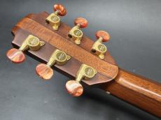Lowden S-25 / Solid Western Red Cedar Top・Solid Wast Indian Rosewood Side and Back・5-Piece Mahogany Neck・ Ebony Fingerboard・Jacaranda Bridge・Abalone Rosette・Multi Wood Binding【With Hard Case】1995年頃製_10