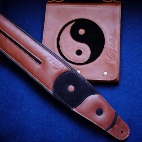 ERGOSTRAPS VICTOR WOOTEN ? SIGNATURE STRAP YIN YANG 4″ Guitar Strap【Made In Chile】【ハンドメイド】