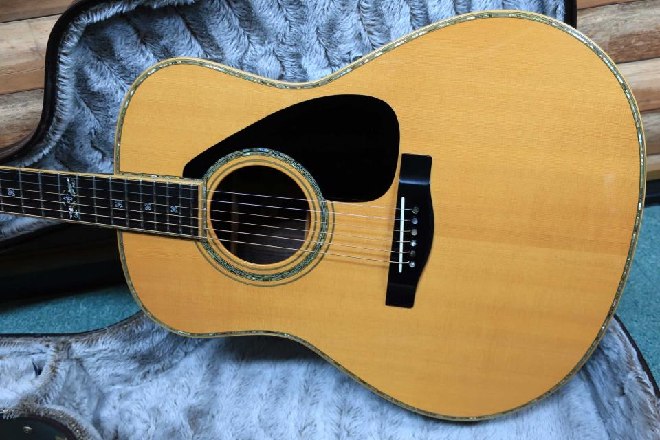 YAMAHA LL-55D.R Custom / Flagship Model・Abalone Trim and Rosette・Solid Premium grade Ezo Spruce Top・Solid Solid Premium grade Rosewood Side and Back 【With Original Hard Case】  2000年製_2