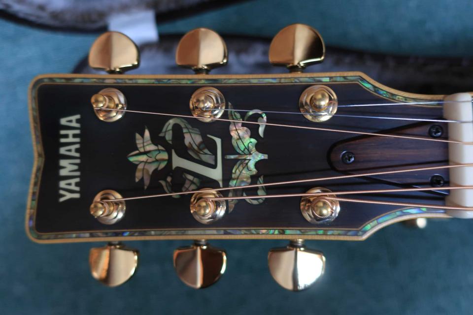 YAMAHA LL-55D.R Custom / Flagship Model・Abalone Trim and Rosette・Solid Premium grade Ezo Spruce Top・Solid Solid Premium grade Rosewood Side and Back 【With Original Hard Case】  2000年製_7