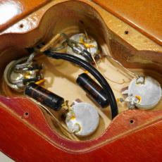 Gibson 1973 Les Paul Deluxe Cherry Sunburst_10