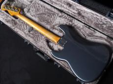 Fender Limited Edition Vintera II Road Worn '60s Precision Bass Charcoal Frost Metallic_6