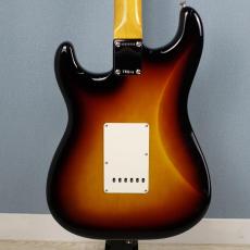 Fender American Vintage II 1961 Stratocaster  3-Color Sunburst_2