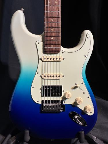 Fender Player Plus Stratocaster HSS Pau Ferro Fingerboard Belair Blue