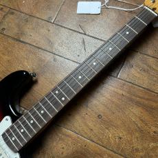 Squier Classic Vibe 60s Stratocaster 3-Color Sunburst_4