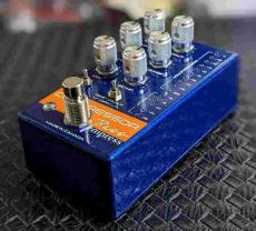 Empress Effects Bass Compressor  Blue Sparkle_4