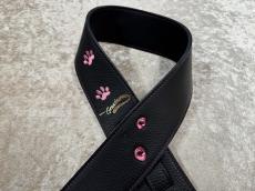 Grande uomo ねこ刺繍ストラップ【ルビー】足跡つき