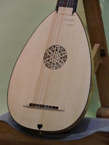 石井 栄【Ishii Sakae】 8コース ルネッサンス・リュート【Renaissance Lute】