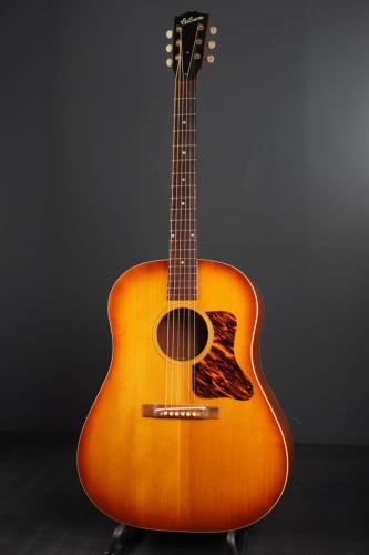 Gibson J-35 Shaded Cherry Edgeburst