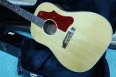Gibson Custom Shop J-50 Limited / Limited to 75・Solid Spruce Top・Solid Mahogany Side and Back・Large Pick-guard・Normal Saddle・With Original L.R.Baggs VTC Active Pickup 【With Original Hard Case】  2015年製_2
