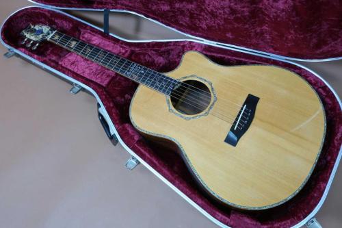 McCollum Grand Auditorium Cutaway / Venetian Cutaway・Solid Abalone Trim and Rosette・Custom Inlay・German Spruce Top・Indian Rosewood Side and Back【With Original Case 】2000年代製