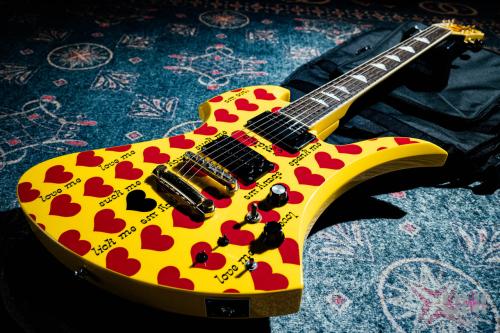 Burny MG-145S HY Yellow Heart (hide Signature Model)
