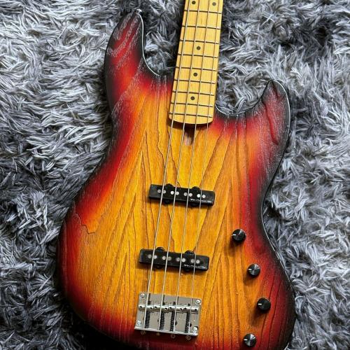 Sire Marcus Miller V6 4-String 3 Tone Sunburst 【中古】【美品】【2025年製】