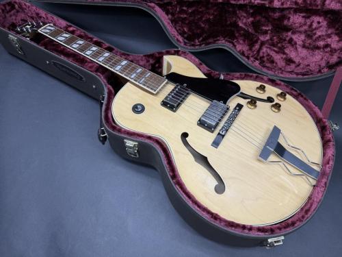 HISTORY SH-FA / Arched Maple Body-Honduras Mahogany 1P Neck・Honduras Rosewood Fingerboard・Ebony Bridge・With Front PU Gibson 57 Classic and Rear Pickup Original・Nat Width 43mm 【With Original Hard Case】 2003年製