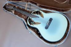 Ovation Super Adamas 1687-7(Beige). 1984年製【期間限定セール特価】ウッド・ノブ / ステレオ・アウトの初期スペック最高峰エレアコ・モデル。オリジナル・ブラウンケース付。