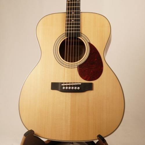 Stafford SF-3F Natural 【小ぶりで抱えやすいボディサイズ】【トップ単板】