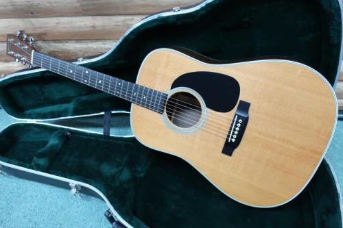 Martin Custom Shop Style CTM D-28  / Old Style Decal Logo・Grover peg・Premium Grade Spruce Top・Indian Rosewood Side and Back・Mahogany Neck・Bevel edge Black Pick guard【With Martin Hard Case】2011年製
