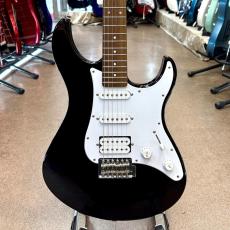 YAMAHA Pacifica012V