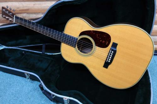 Martin Martin 00-28 / Old Decal Logo・14F-Joint・Schaller Open Back Peg・Herringbone Binding・Diamond Inlay・Solid Sitka Spruce Top・Solid Indian Rosewood Side and Back・With L.R.Baggs Element【With Original Hard Ca