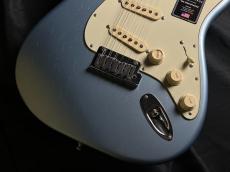 Fender American Ultra Luxe Vintage '60s Stratocaster , Rosewood Fingerboard, Ice Blue Metallic_3