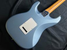 Fender American Ultra Luxe Vintage '60s Stratocaster , Rosewood Fingerboard, Ice Blue Metallic_9