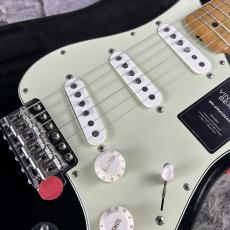 Fender Limited Edition Vintera II Road Worn 60s Stratocaster Maple Fingerboard Black_3