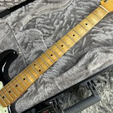 Fender Limited Edition Vintera II Road Worn 60s Stratocaster Maple Fingerboard Black_4