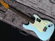 Fender Limited Edition Vintera II Road Worn '60s Stratocaster Sonic Blue_2