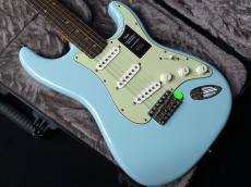 Fender Limited Edition Vintera II Road Worn '60s Stratocaster Sonic Blue_3