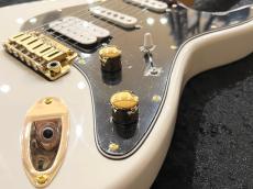 Shue Guitars New Classic S STD Gold Hardware / Olympic White_4
