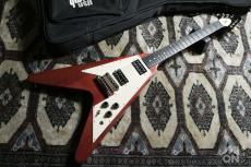 Gibson Flying V Faded Worn Cherry 2004_11
