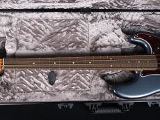 Fender Limited Edition Vintera II Road Worn '60s Precision Bass Charcoal Frost Metallic_4