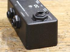 One Control Minimal Series Pedal Board Junction Box with BJF Buffer_2
