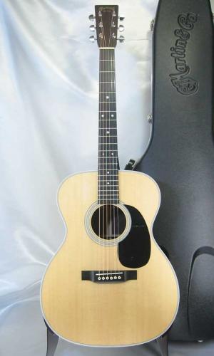Martin 000-28 / Grover Peg・Solid Sitka Spruce Top・Solid Rosewood Side and Back・Ebony Fingerboard & Bridge・Original Black Pick guard【With Original Hard Case】2017年製